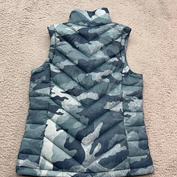 The North Face Alpz 2.0 550 Goose Down Vest Womens S Camo Blue Quilted Gorpcore - Picture 2 of 13